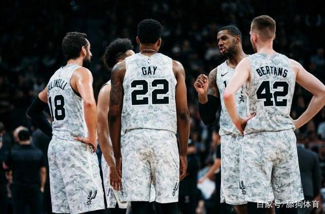 《棒球与民权运动：杰基·罗宾森打破肤色藩篱的深远意义》