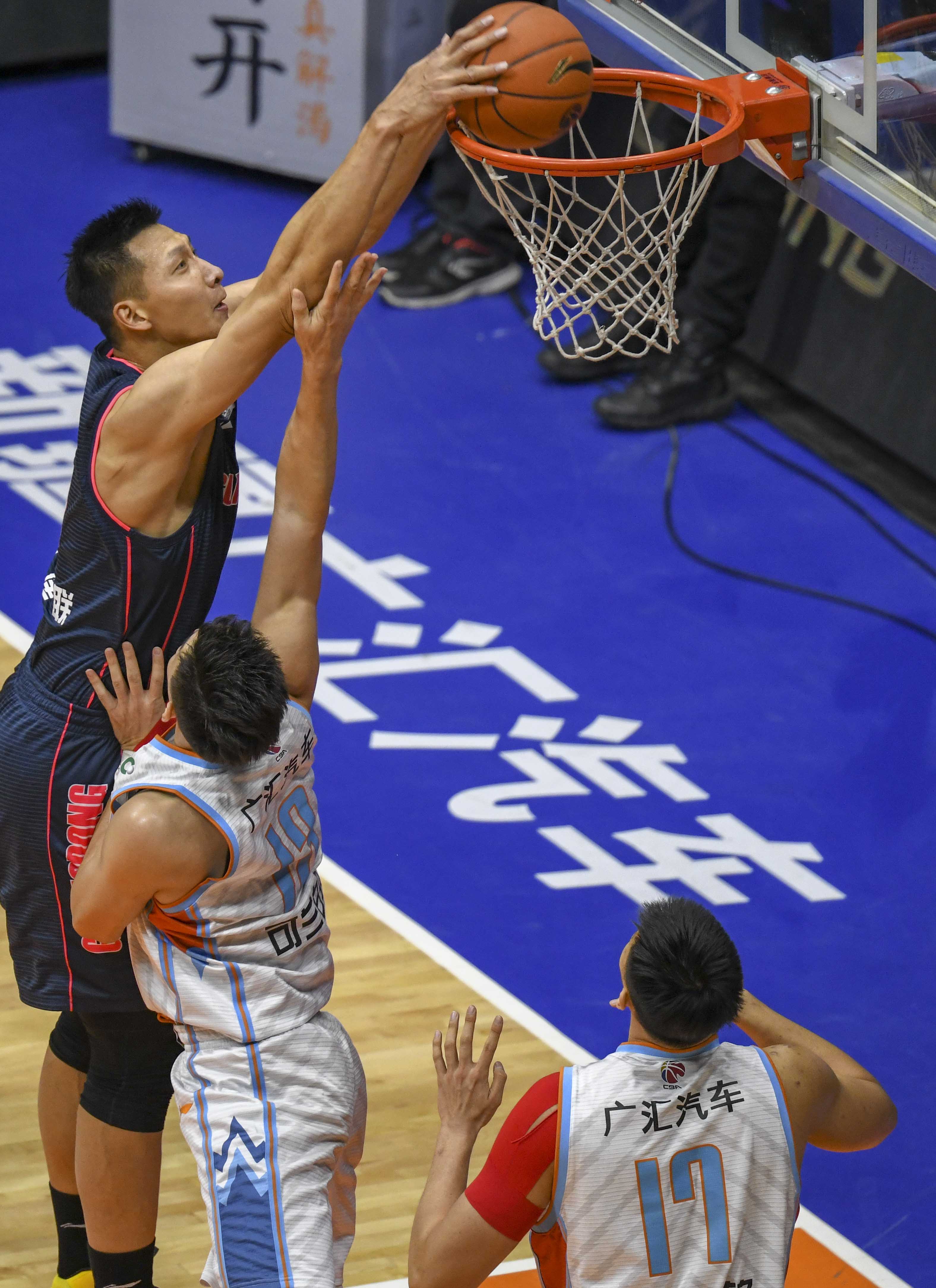 津门虎主帅于根伟积极引援奥乌苏，助力球队提升，期待其归化入籍，展现强大进攻实力，助球队稳定发展。