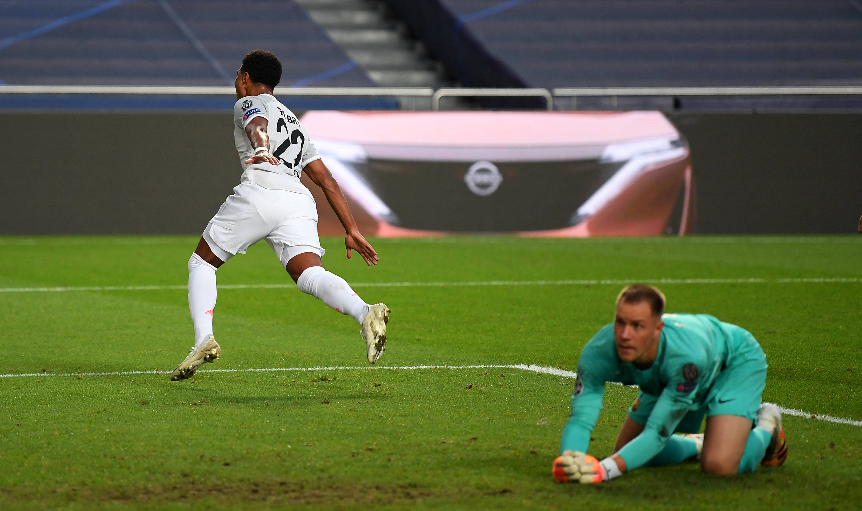 出战欧冠决赛后才上演荷兰国家队首秀，马特森是