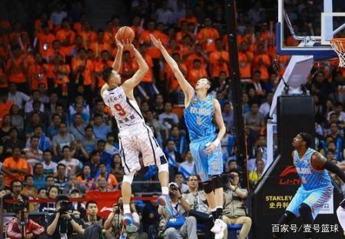 美记：字母哥24年曾遭遇相似伤病，导致错过季后赛