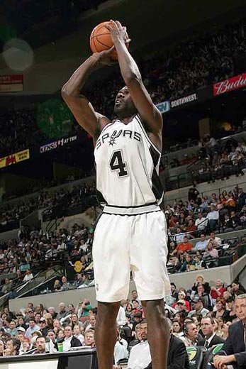 染红后球队逆转取胜，维尼修斯：对不起，谢谢全队